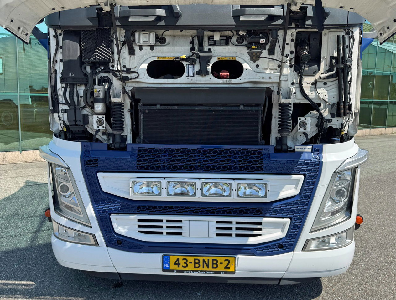 Tractor unit Volvo FH 500 6X2 Globetrotter 2x Tanks Only 667.000 KM Super Condition NL Truck: picture 27