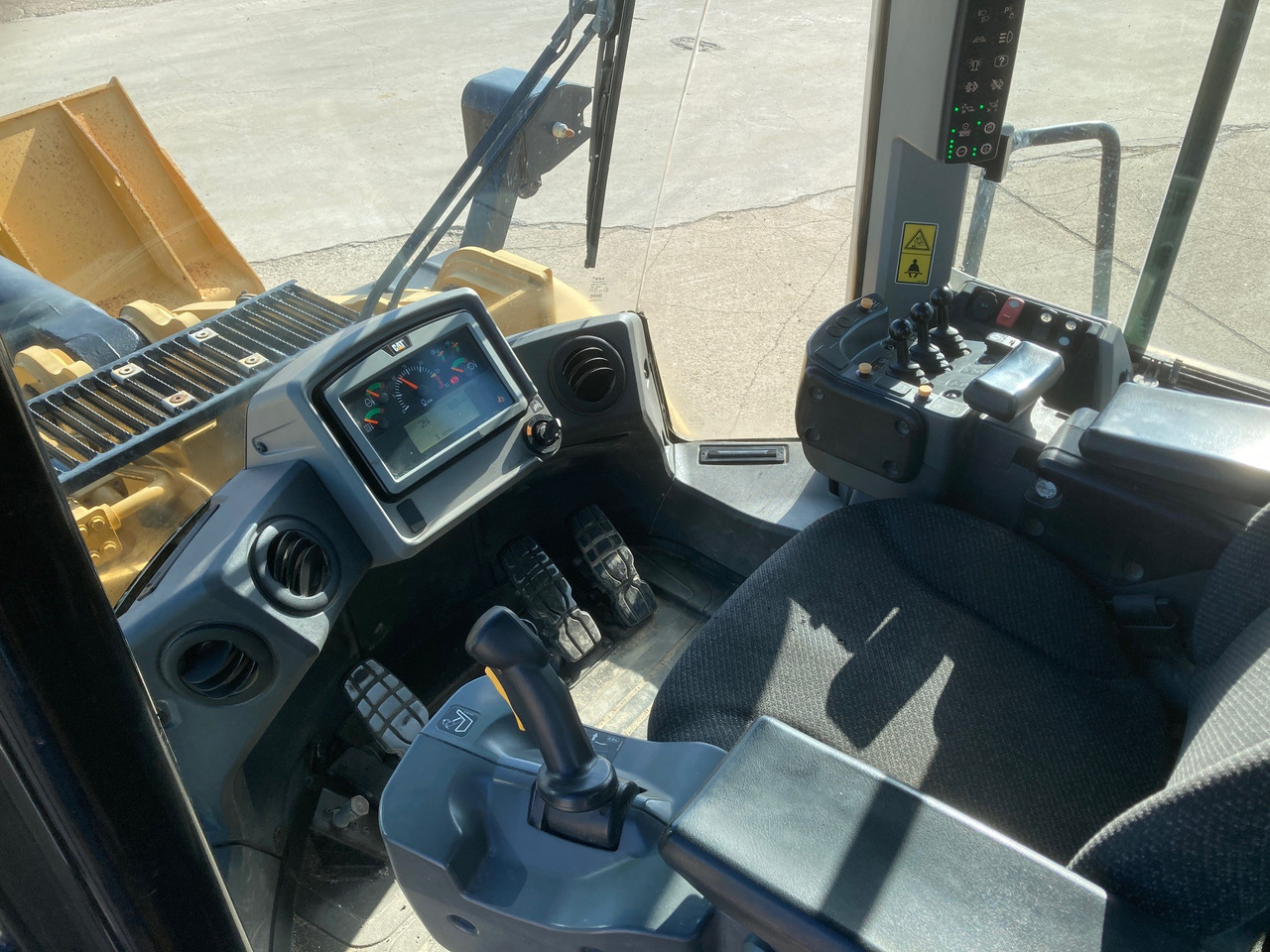 Wheel loader CATERPILLAR 966M: picture 10