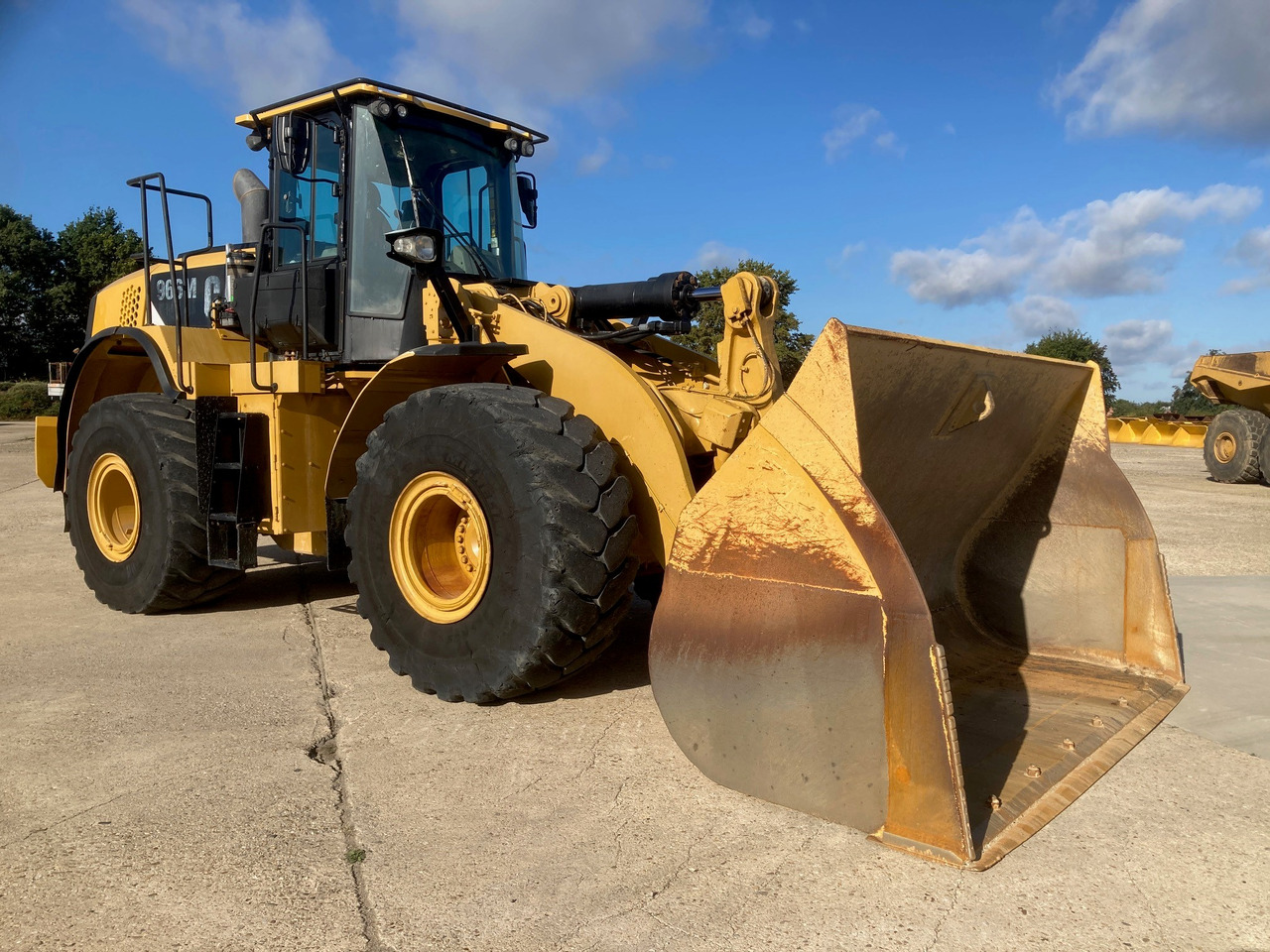 Wheel loader CATERPILLAR 966M: picture 6
