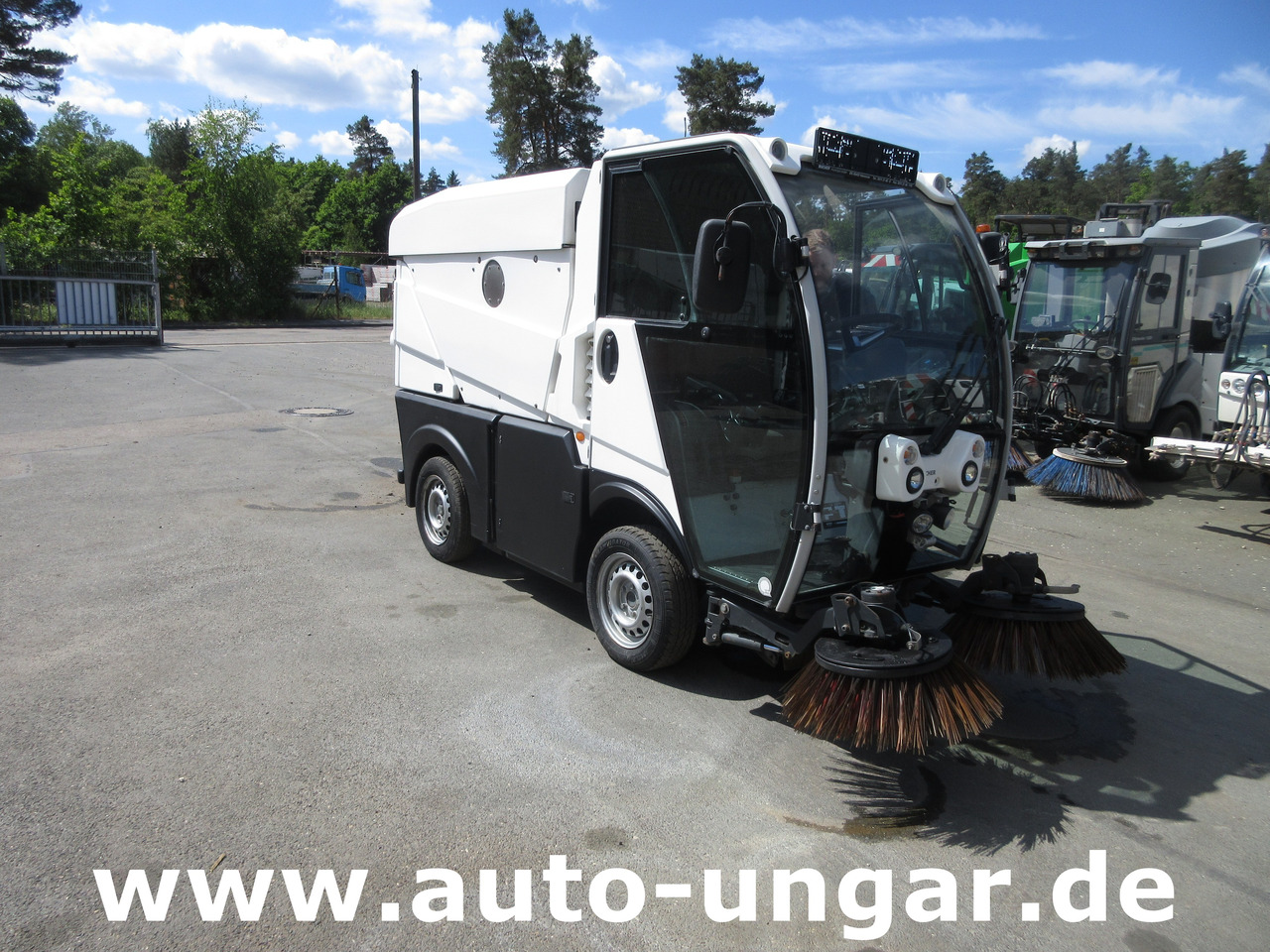 BUCHER CC 1000 Kleinkehrmaschine CityCat 4-Rad Lenkung - Road sweeper: picture 3 BUCHER CC 1000 Kleinkehrmaschine CityCat 4-Rad Lenkung - Road sweeper: picture 3