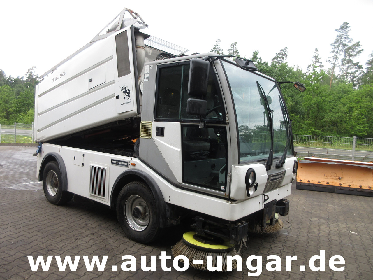 BUCHER CC5000 Kehrmaschine Motorschaden - Euro 5 Kärcher am Heck - Road sweeper: picture 1 BUCHER CC5000 Kehrmaschine Motorschaden - Euro 5 Kärcher am Heck - Road sweeper: picture 1