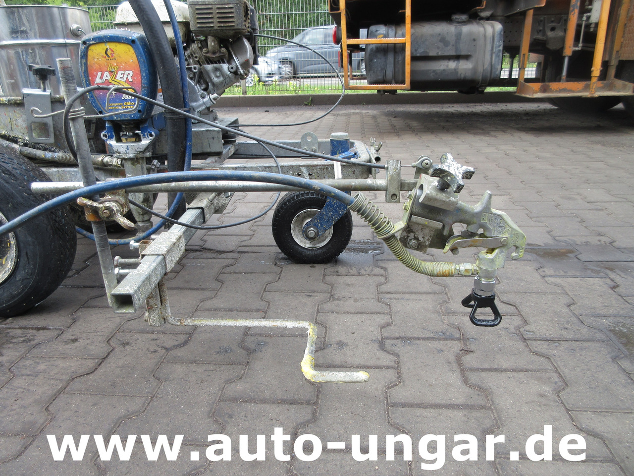 Graco LineLazer II 3900 Airless Roadmarking Machine Hofmann Markiermaschine - Asphalt machine: picture 2 Graco LineLazer II 3900 Airless Roadmarking Machine Hofmann Markiermaschine - Asphalt machine: picture 2