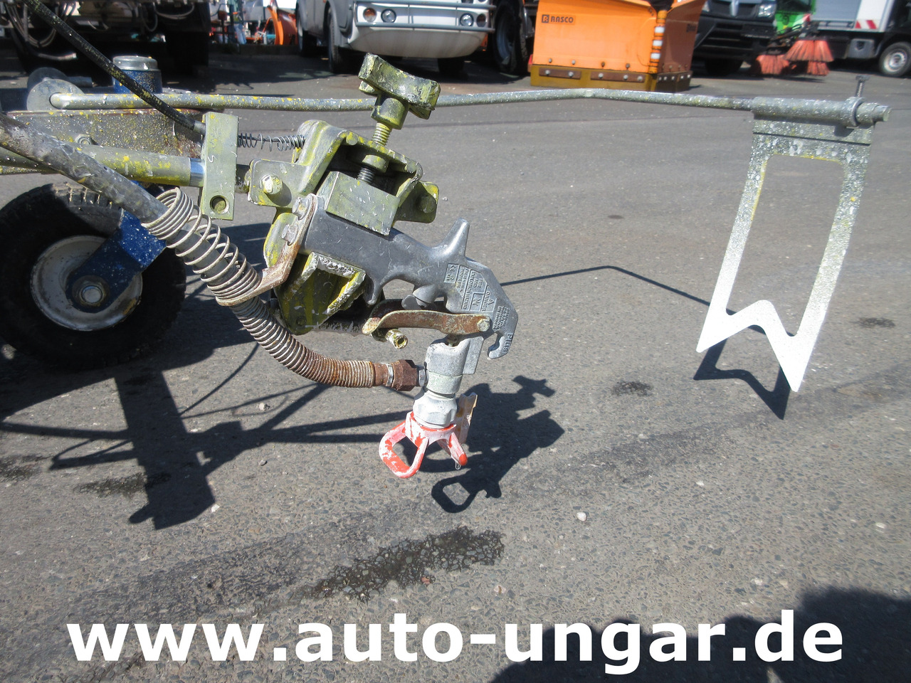 Graco LineLazer III 3900 Linedriver ride-on striper Roadmarking Straßenmarkierung - Asphalt machine: picture 5 Graco LineLazer III 3900 Linedriver ride-on striper Roadmarking Straßenmarkierung - Asphalt machine: picture 5