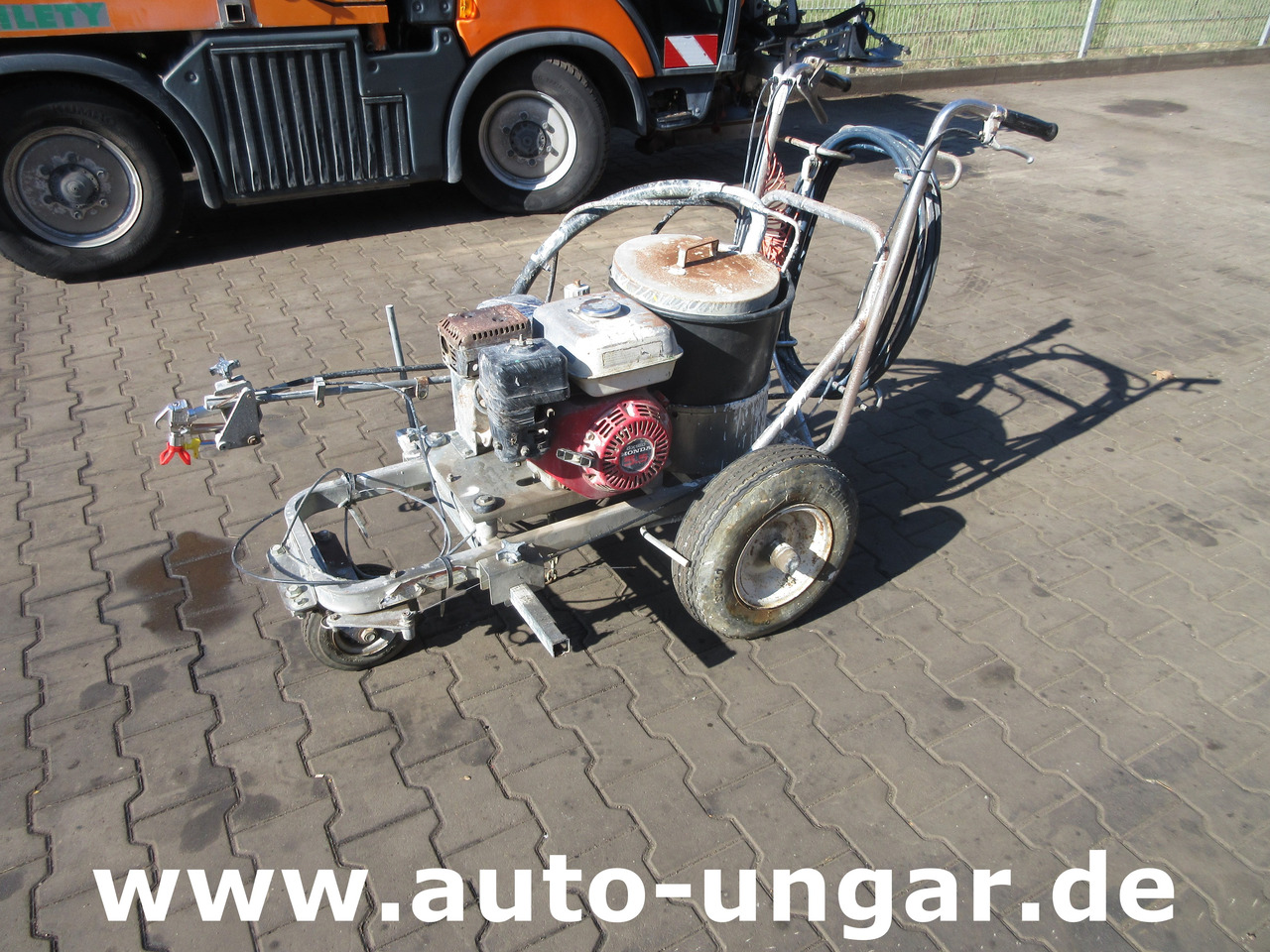 Graco LineLazer Striper GM 5000 Airless Roadmarking Machine Straßenmarkierung - Asphalt machine: picture 1 Graco LineLazer Striper GM 5000 Airless Roadmarking Machine Straßenmarkierung - Asphalt machine: picture 1
