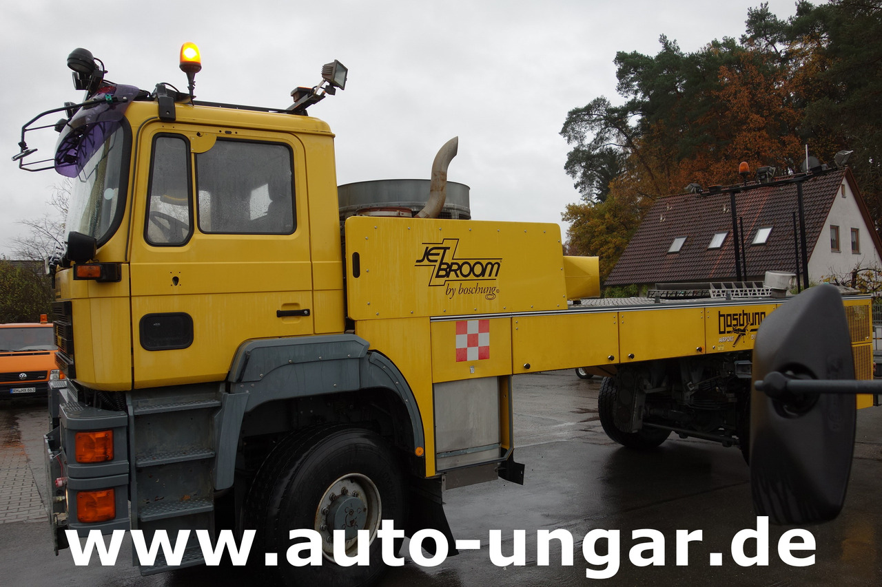 MAN Boschung BJB 8000 Speed Broom 4x4 Offroad Trial Flughafen - Ground support equipment, Ground support equipment: picture 4 MAN Boschung BJB 8000 Speed Broom 4x4 Offroad Trial Flughafen - Ground support equipment, Ground support equipment: picture 4