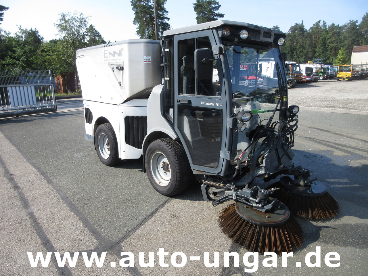 Hako Citymaster CM 1600 4x4 Kehrmaschine mit Kärcher am Heck - Road sweeper: picture 1 Hako Citymaster CM 1600 4x4 Kehrmaschine mit Kärcher am Heck - Road sweeper: picture 1