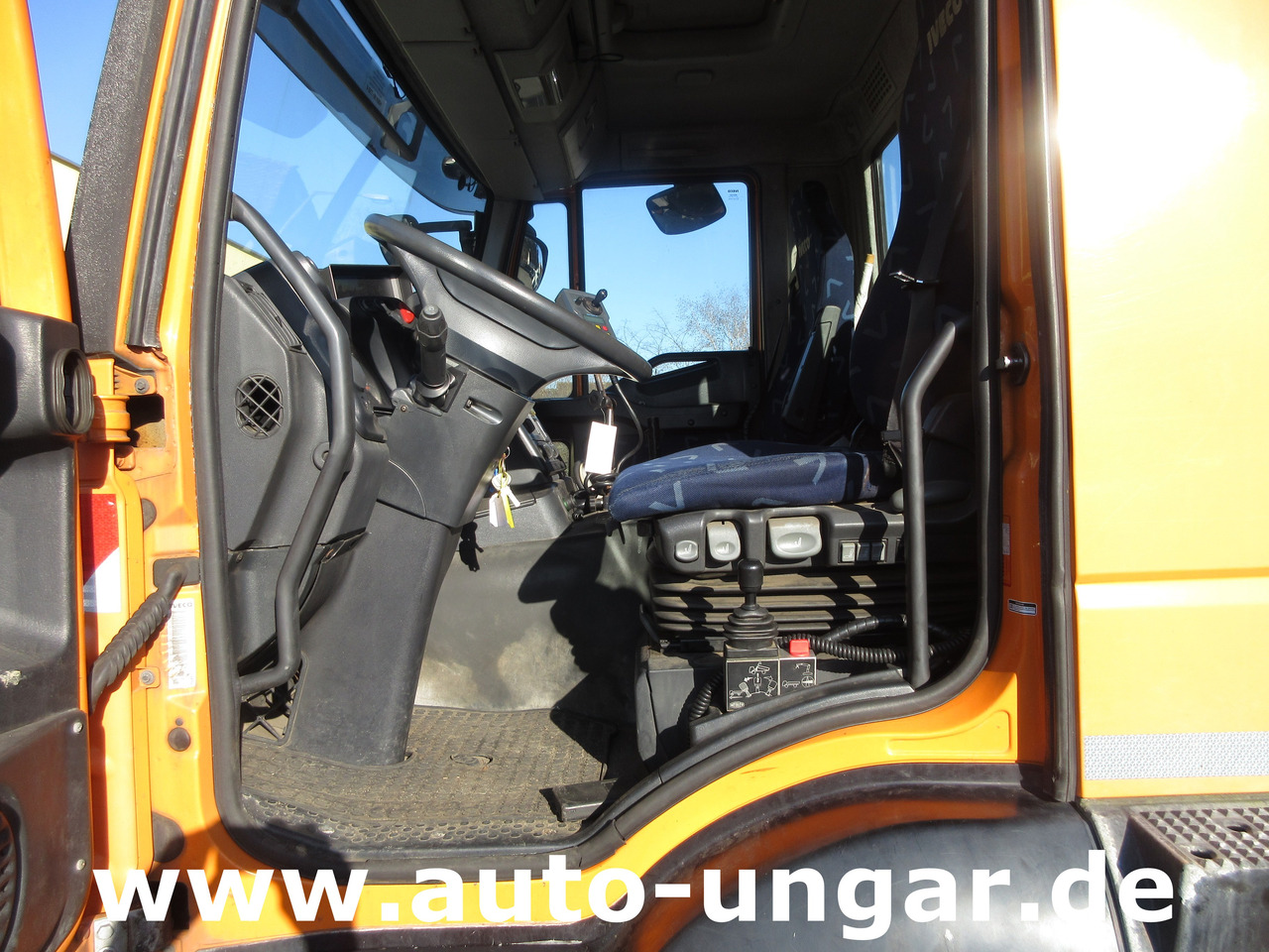 Tipper, Crane truck IVECO Trakker 360 Kipper Allrad 4x4 Kran Palfinger PK 9002 Kommunalhydraulik Winterdienst Euro 5: picture 26 Tipper, Crane truck IVECO Trakker 360 Kipper Allrad 4x4 Kran Palfinger PK 9002 Kommunalhydraulik Winterdienst Euro 5: picture 26