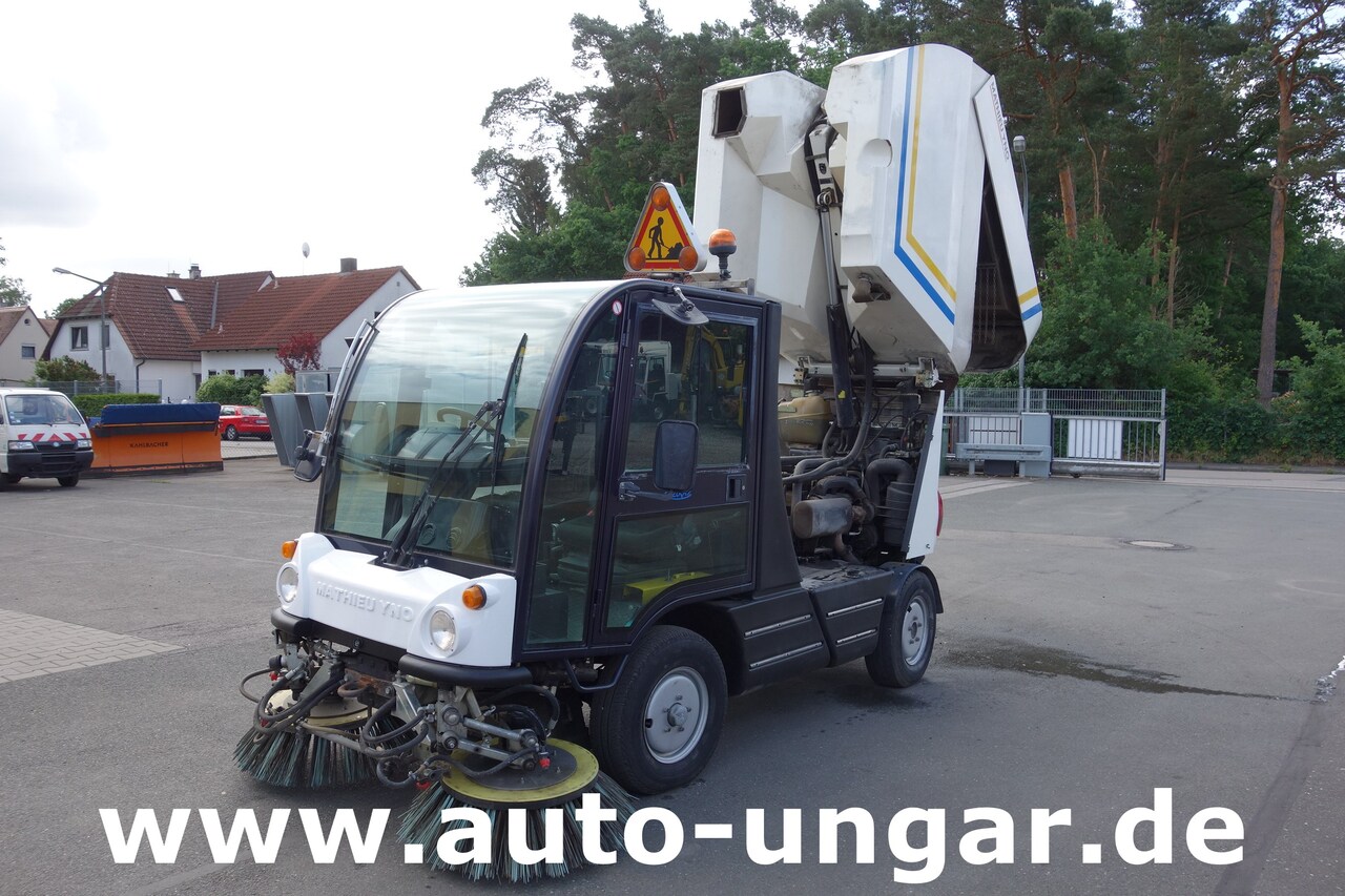 Mathieu Yno Azura 2 Hydrostat 4-Rad Lenkung - Road sweeper: picture 2 Mathieu Yno Azura 2 Hydrostat 4-Rad Lenkung - Road sweeper: picture 2
