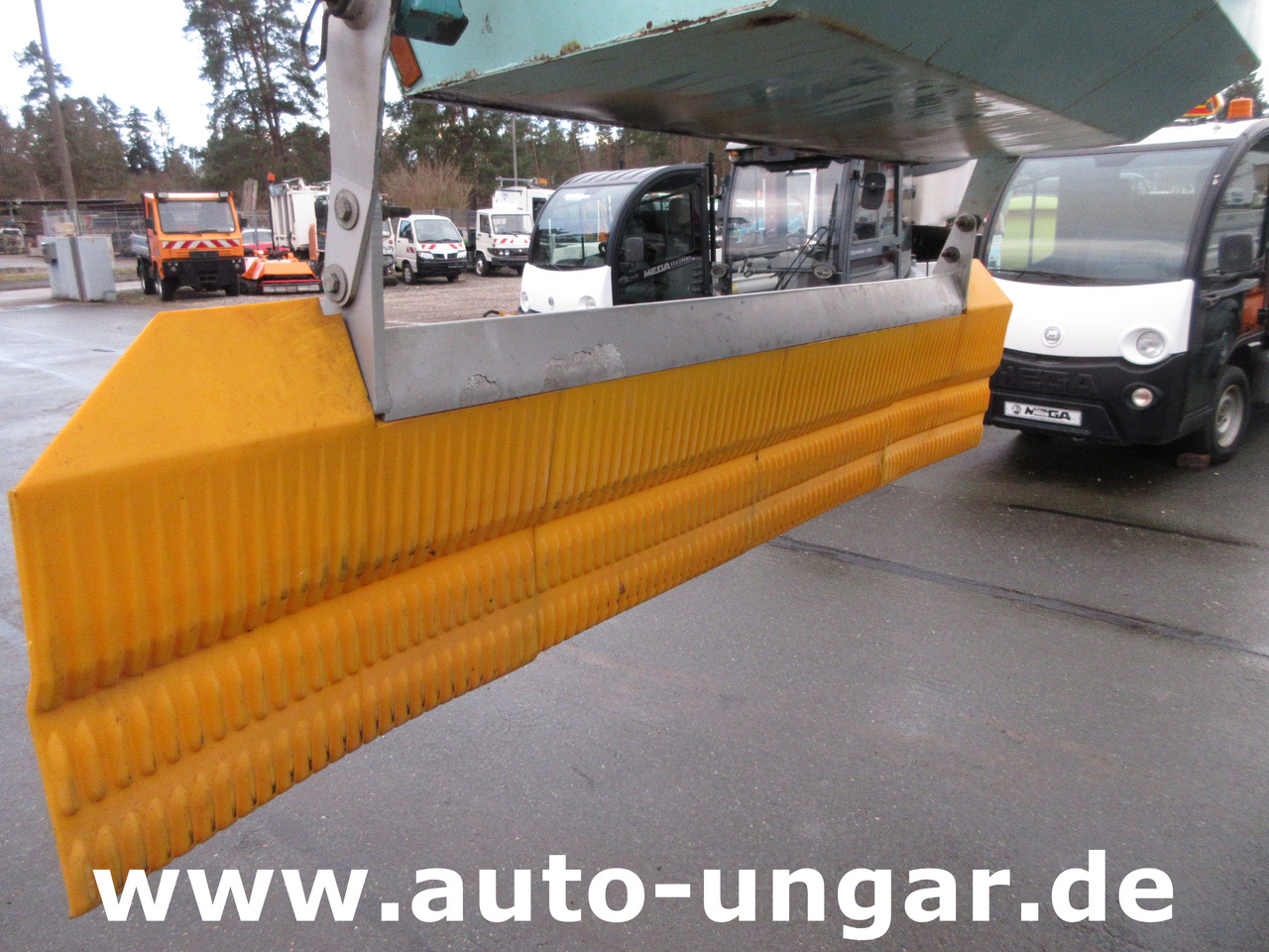 Municipal/ Special vehicle Kässbohrer BeachTech STR 2000 Baujahr 2003 BeachCleaner Strandreiniger °0043: picture 7 Municipal/ Special vehicle Kässbohrer BeachTech STR 2000 Baujahr 2003 BeachCleaner Strandreiniger °0043: picture 7