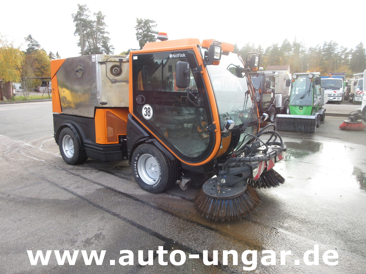 Nilfisk CR3500 Geräteträger Kommunalfahrzeug 4x4 Kehrmaschine Schmidt Flexigo - Road sweeper: picture 5 Nilfisk CR3500 Geräteträger Kommunalfahrzeug 4x4 Kehrmaschine Schmidt Flexigo - Road sweeper: picture 5