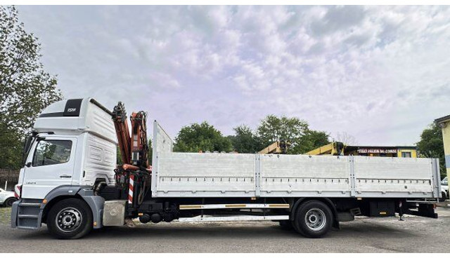 Mercedes-Benz Axor 1824 - Dropside/ Flatbed truck, Crane truck: picture 3 Mercedes-Benz Axor 1824 - Dropside/ Flatbed truck, Crane truck: picture 3