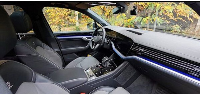 Car Volkswagen Touareg 3.0 TDi R-line 4-motion: picture 8