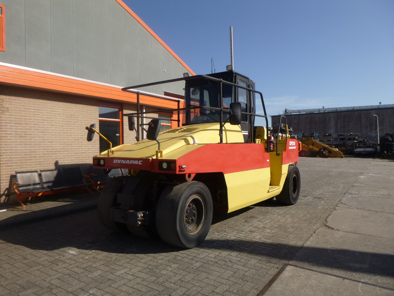 Lease a DYNAPAC CP215(HITACHI) DYNAPAC CP215(HITACHI): picture 7