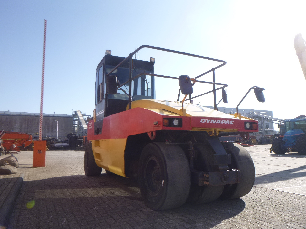 Lease a DYNAPAC CP215(HITACHI) DYNAPAC CP215(HITACHI): picture 25