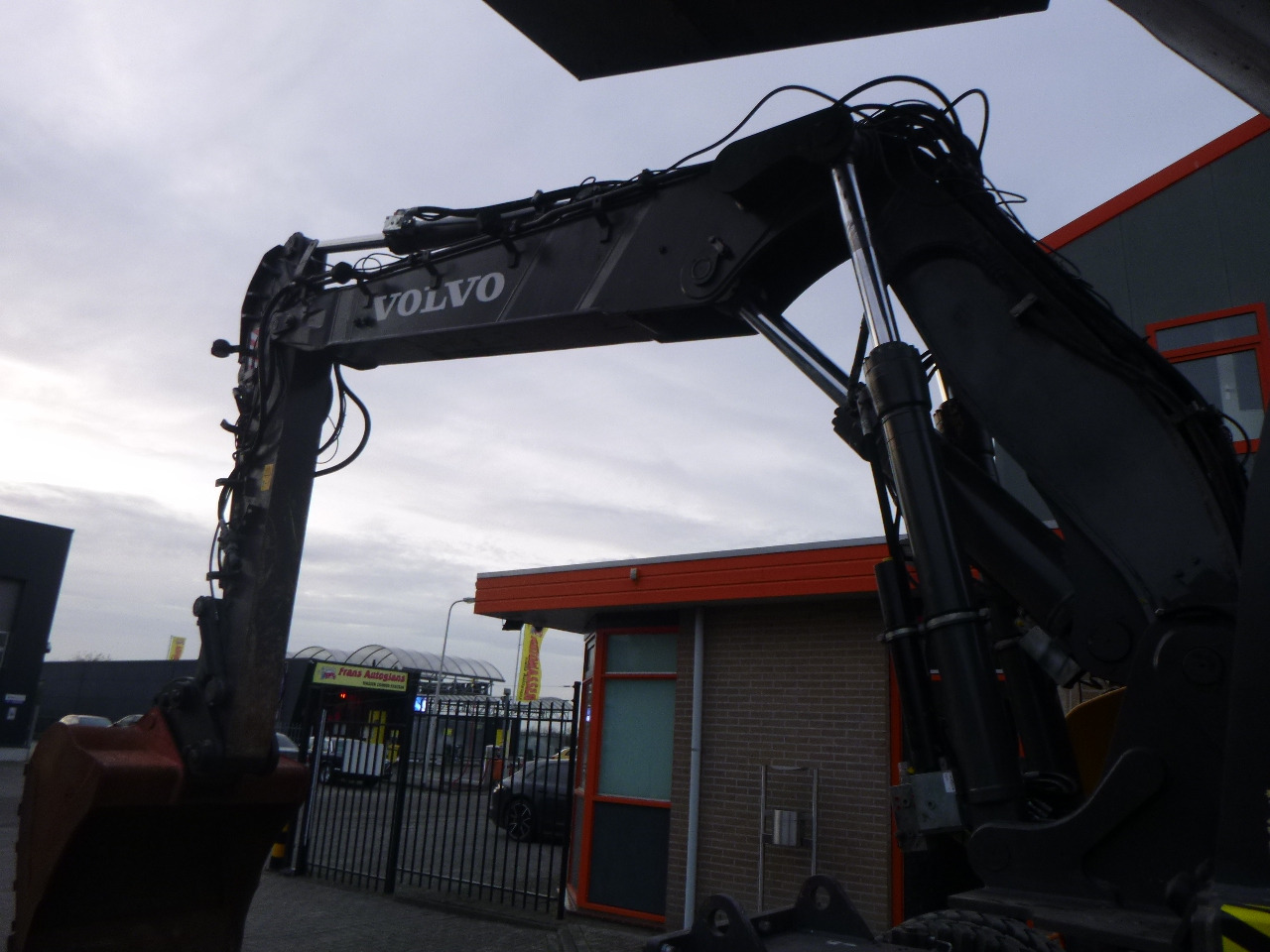 Wheel excavator VOLVO EW210D: picture 35
