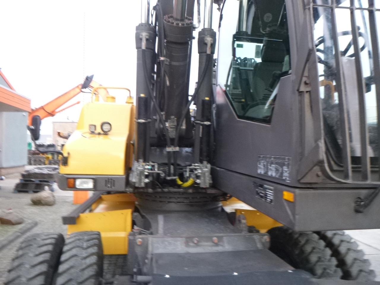 Wheel excavator VOLVO EW210D: picture 19