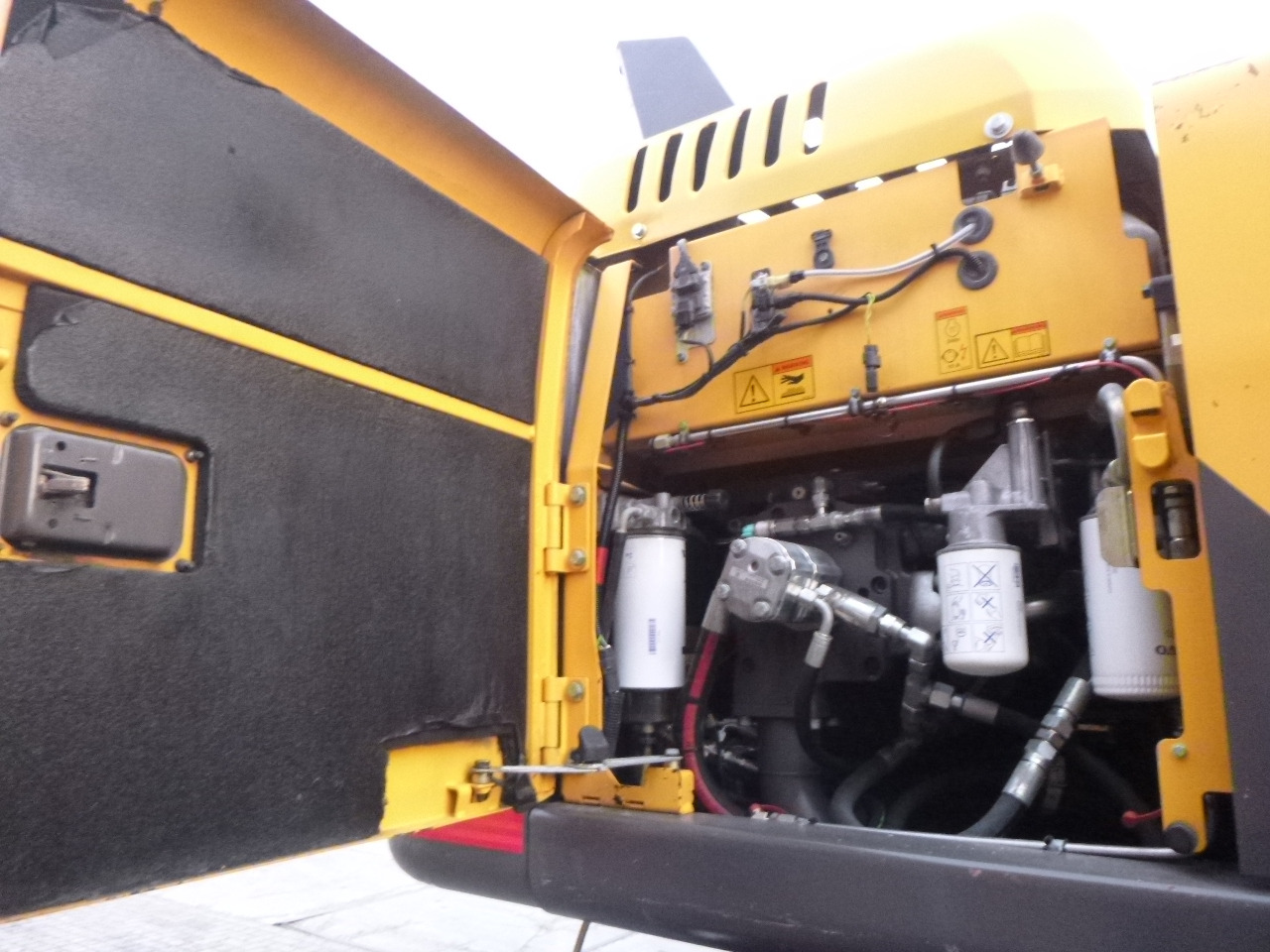 Wheel excavator VOLVO EW210D: picture 36