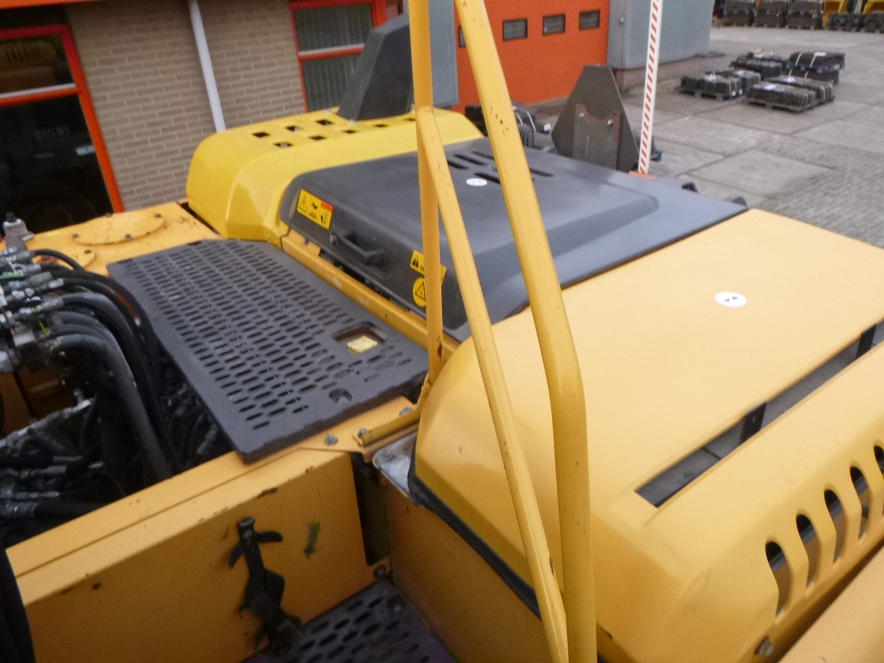 Wheel excavator VOLVO EW210D: picture 26