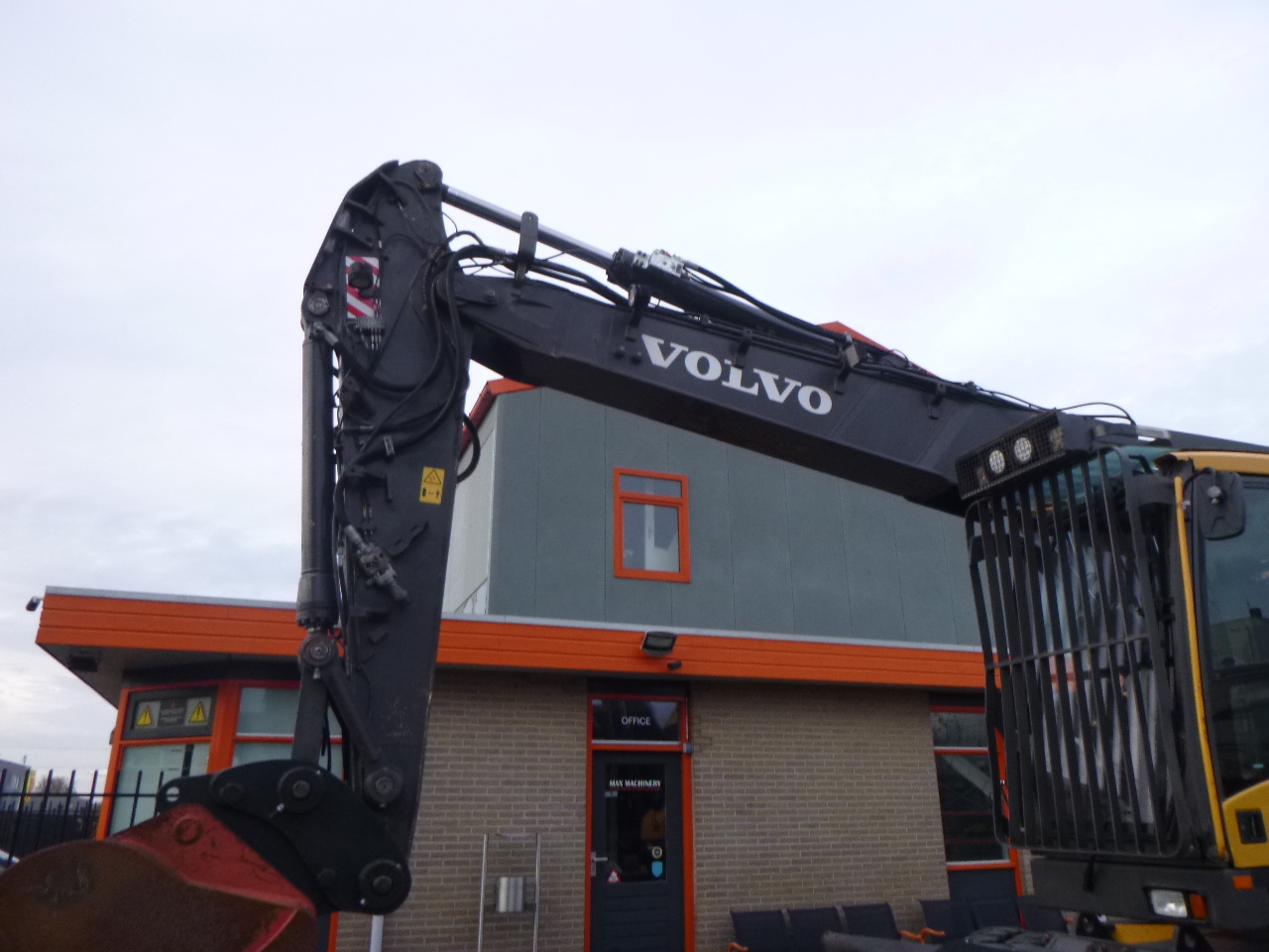 Wheel excavator VOLVO EW210D: picture 18