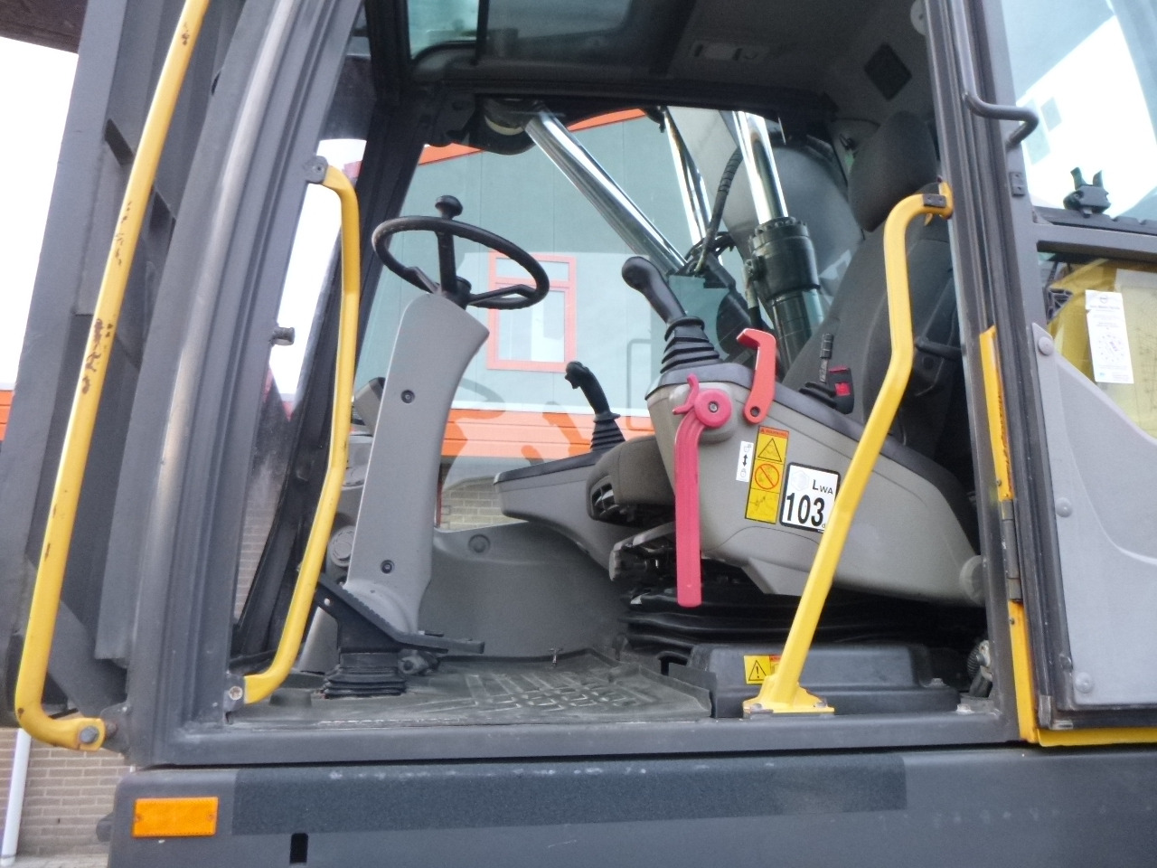 Wheel excavator VOLVO EW210D: picture 39