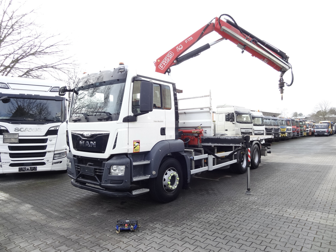Crane truck, Dropside/ Flatbed truck MAN TGS 26.320 6X4 BB mit Kran Fassi F175: picture 12