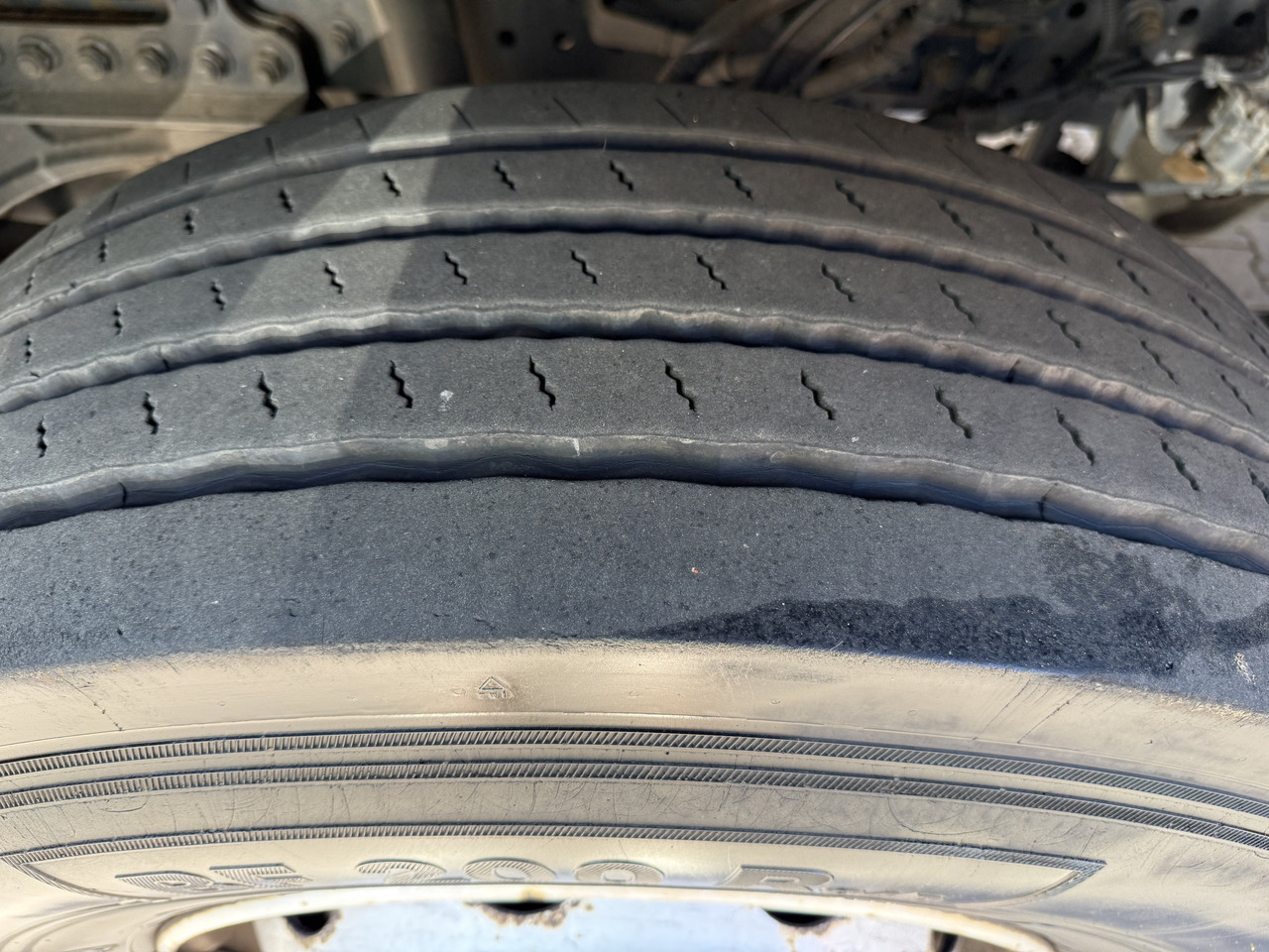 Mercedes-Benz Actros 1827 Kran Palfinger PK 9002 - Crane truck, Curtainsider truck: picture 2 Mercedes-Benz Actros 1827 Kran Palfinger PK 9002 - Crane truck, Curtainsider truck: picture 2