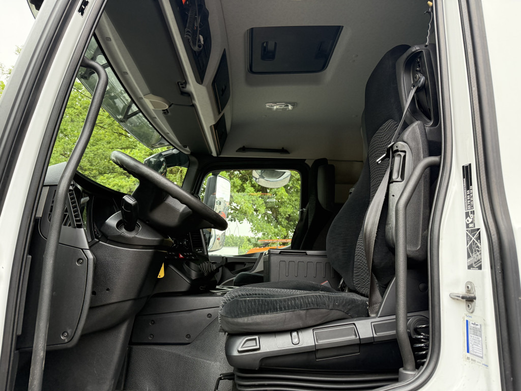 Mercedes-Benz Actros/ Antos 1827 - Curtainsider truck: picture 5 Mercedes-Benz Actros/ Antos 1827 - Curtainsider truck: picture 5