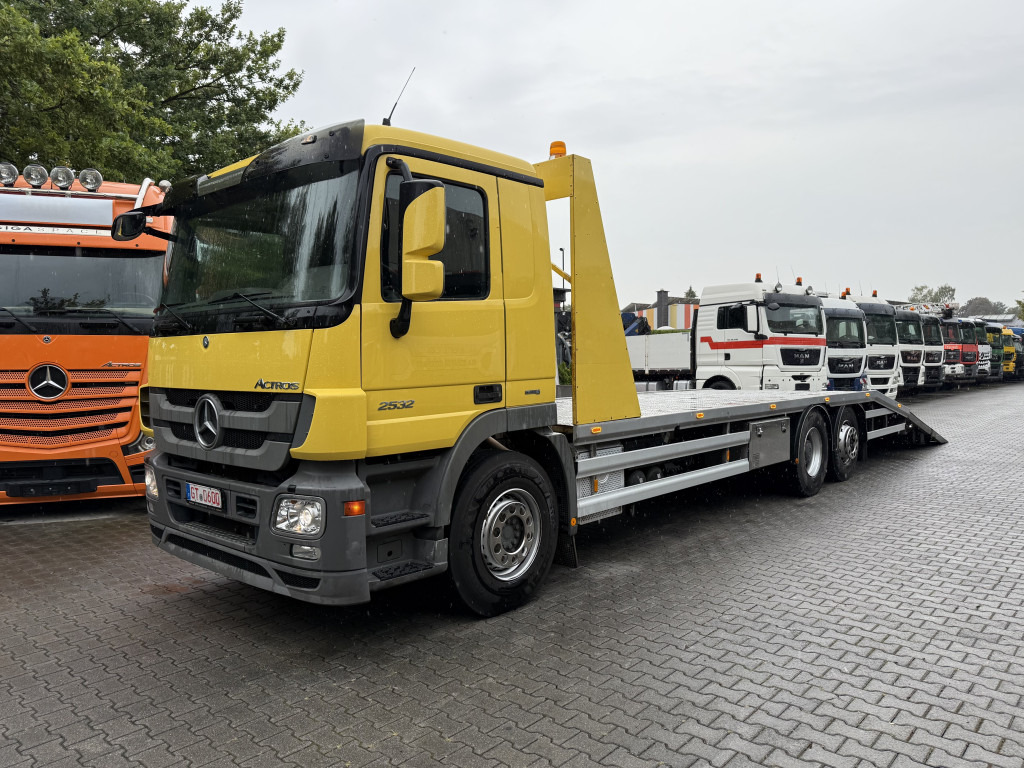 Mercedes-Benz Actros MP3 2532 6X2 Maschinentransporter - Dropside/ Flatbed truck: picture 1 Mercedes-Benz Actros MP3 2532 6X2 Maschinentransporter - Dropside/ Flatbed truck: picture 1