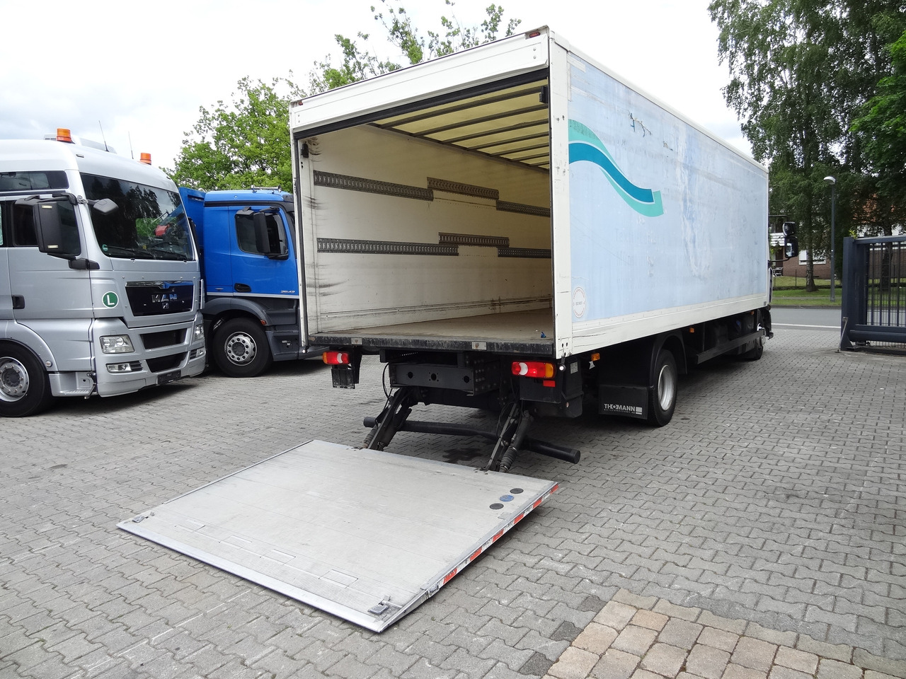 Box truck Renault D10.210 7m Koffer: picture 13 Box truck Renault D10.210 7m Koffer: picture 13