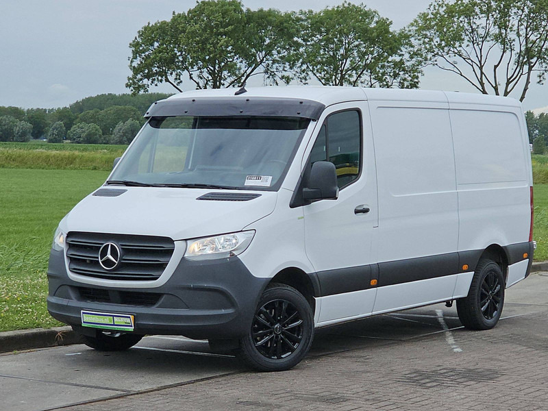 Mercedes-Benz Sprinter 319 L2H1 Mbux V6 3.0Ltr! - Small van: picture 2 Mercedes-Benz Sprinter 319 L2H1 Mbux V6 3.0Ltr! - Small van: picture 2