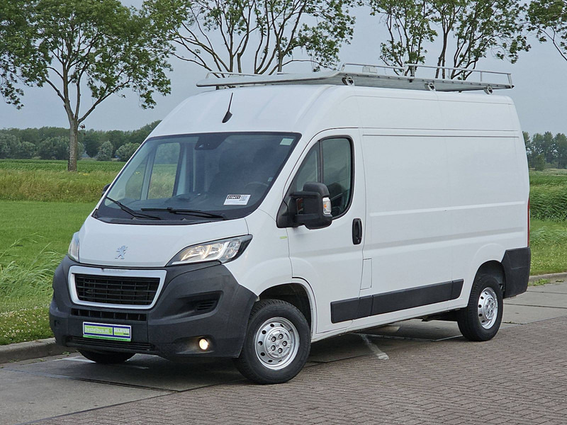 Peugeot Boxer 2.2 BHDI 140 L2H2 - Panel van: picture 2 Peugeot Boxer 2.2 BHDI 140 L2H2 - Panel van: picture 2