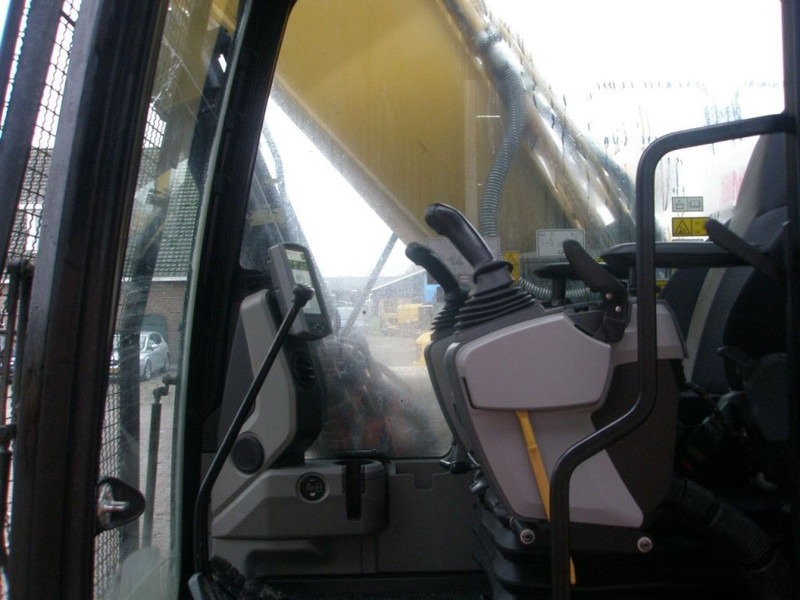 Crawler excavator Caterpillar 326FL: picture 6