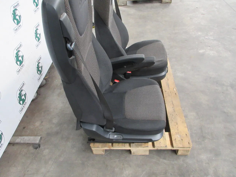 DAF 1978966//1844380 STOELEN SET DAF CF 440 EURO 6 MODEL 2018 - Seat for Truck: picture 4 DAF 1978966//1844380 STOELEN SET DAF CF 440 EURO 6 MODEL 2018 - Seat for Truck: picture 4