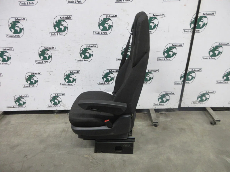 DAF 2104712 BIJRIJDER STOEL DAF XF CF MODEL 2020 NIET LUCHTGEVEERD - Seat for Truck: picture 4 DAF 2104712 BIJRIJDER STOEL DAF XF CF MODEL 2020 NIET LUCHTGEVEERD - Seat for Truck: picture 4