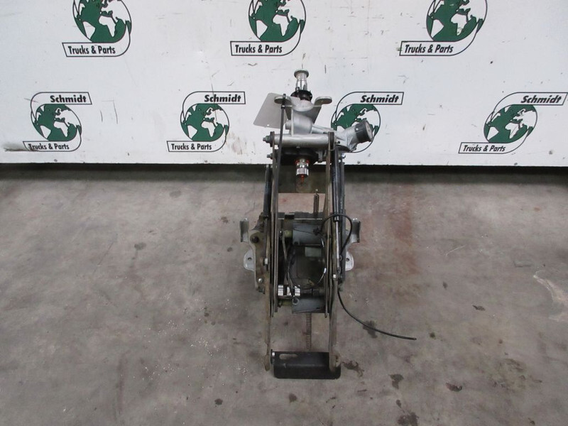 Renault 7482595270 STUURKOLOM RENAULT T 460 EURO 6 - Steering column for Truck: picture 3 Renault 7482595270 STUURKOLOM RENAULT T 460 EURO 6 - Steering column for Truck: picture 3