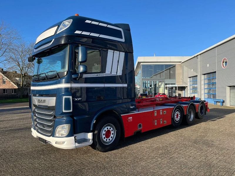 Hook lift truck DAF XF106-530 8X2 / AJK HOOKLIFT 25000KG / 9 TON FRONT AXLE / NAVI / ONLY:612482 KM / SSC / AUTOMATIC / EURO-6 / 2019: picture 1