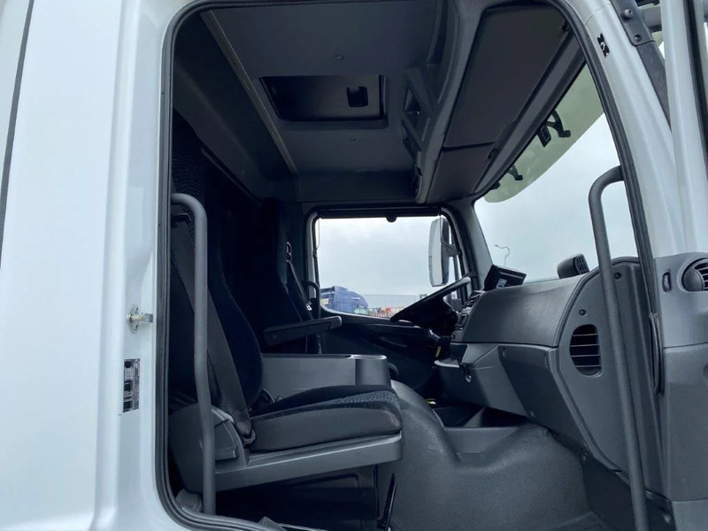 Box truck Mercedes-Benz ATEGO 1624 / AUTOMATIC / CLOSED BOX / SIDE DOORS / AIRCO / LWDS / FCW / EURO-6 / 2016: picture 20 Box truck Mercedes-Benz ATEGO 1624 / AUTOMATIC / CLOSED BOX / SIDE DOORS / AIRCO / LWDS / FCW / EURO-6 / 2016: picture 20