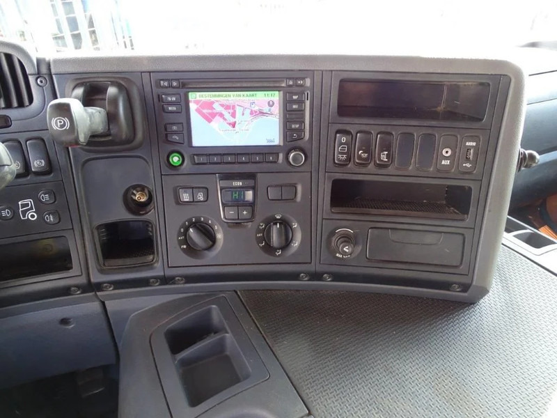 Cab chassis truck Scania P250 / AUTOMATIC / ONLY 155351 DKM / GOOD STATE / WB 5900 CM / FULL AIR / NAVI / EURO-6 / 2014: picture 17