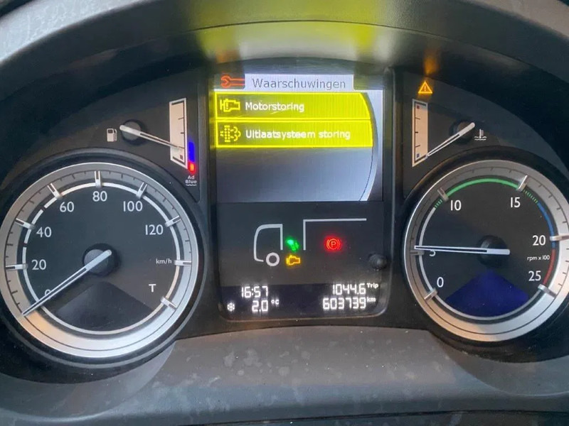 Interior photo 1: Tractor unit DAF CF460 MANUAL / HYDRAULICS / BIG AXLE / DEB / EURO-6 / 2014
