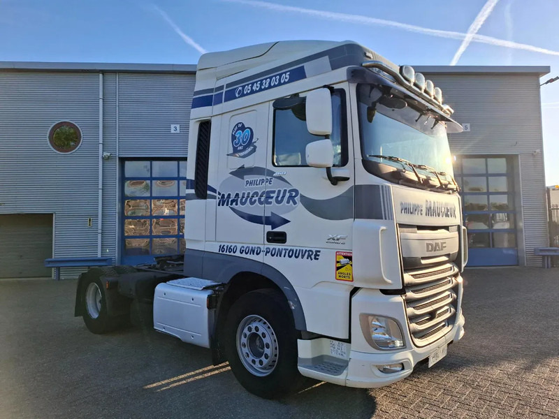 DAF XF106-460 / INTARDER / DEB / MANUAL / AIRCO / CLEAN TRUCK / EURO-6 / 2014 - Tractor unit: picture 2 DAF XF106-460 / INTARDER / DEB / MANUAL / AIRCO / CLEAN TRUCK / EURO-6 / 2014 - Tractor unit: picture 2