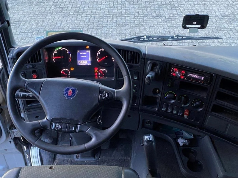 Interior photo 2: Tractor unit Scania G420 / ADR / HYDRAULICS / MANUAL / EURO-5 / 2011