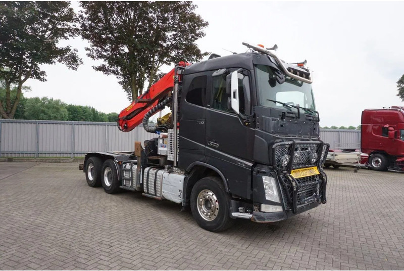 Volvo FH16-750 / ENGINE RUNNING / 6x4 / RETARDER / BIG AXLE / VEB+ / PALFINGER FD250 / EURO-6 / 2016 - Timber truck, Crane truck: picture 3 Volvo FH16-750 / ENGINE RUNNING / 6x4 / RETARDER / BIG AXLE / VEB+ / PALFINGER FD250 / EURO-6 / 2016 - Timber truck, Crane truck: picture 3