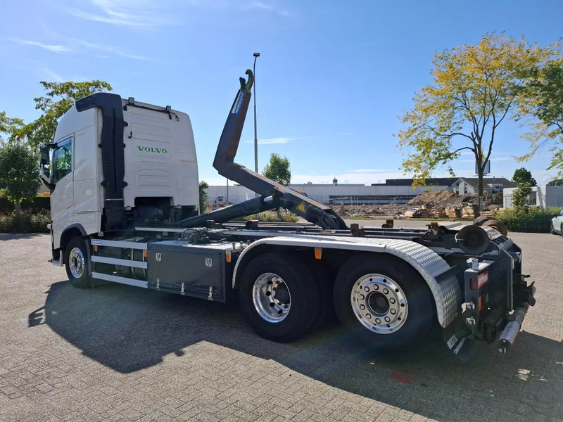 Volvo FH4-500 / VEB+ / HOOK 22 TON / LIFT+LENKACHSE / TUV:02-02-2026 / FULL-AIR / LWDS / NAVI / ALCOA / AUTOMATIC / EURO-6 / 2017 - Hook lift truck: picture 5 Volvo FH4-500 / VEB+ / HOOK 22 TON / LIFT+LENKACHSE / TUV:02-02-2026 / FULL-AIR / LWDS / NAVI / ALCOA / AUTOMATIC / EURO-6 / 2017 - Hook lift truck: picture 5