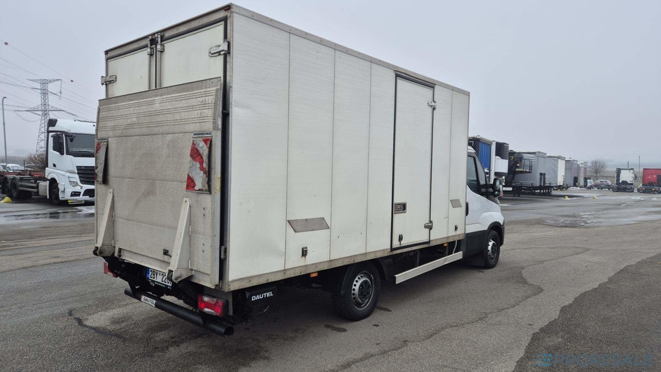 IVECO DAILY 35S11 - mrazírna + elektro agregát THERMO KING V-300 Max + zvedací čelo 750 kg - Refrigerated van: picture 3 IVECO DAILY 35S11 - mrazírna + elektro agregát THERMO KING V-300 Max + zvedací čelo 750 kg - Refrigerated van: picture 3