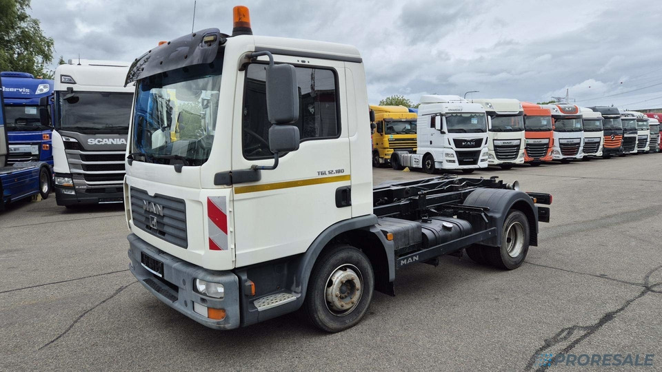 MAN TGL 12.180 4x2 BB EURO 3 - Hákový nosič kontejnerů - Hook lift truck: picture 2 MAN TGL 12.180 4x2 BB EURO 3 - Hákový nosič kontejnerů - Hook lift truck: picture 2