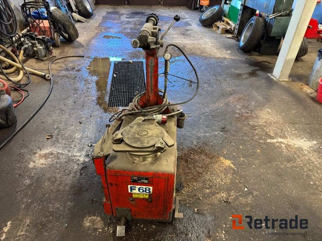 Däckmaskin Faip F68 - Construction equipment: picture 2 Däckmaskin Faip F68 - Construction equipment: picture 2