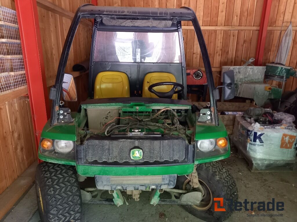 John Deere Gator - Side-by-side/ ATV: picture 2 John Deere Gator - Side-by-side/ ATV: picture 2