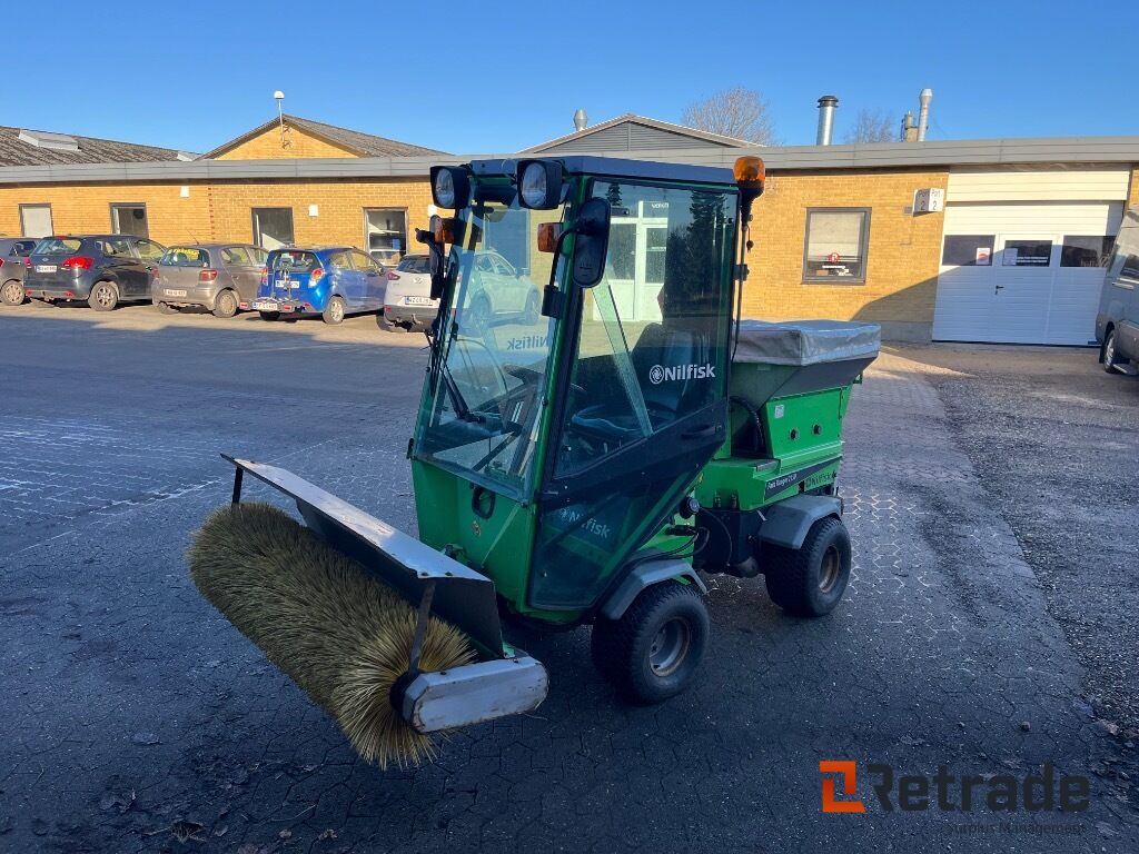 Plæne- og parkmaskiner EGHOLM 2150 Redskabsbærer - Municipal/ Special vehicle: picture 1 Plæne- og parkmaskiner EGHOLM 2150 Redskabsbærer - Municipal/ Special vehicle: picture 1