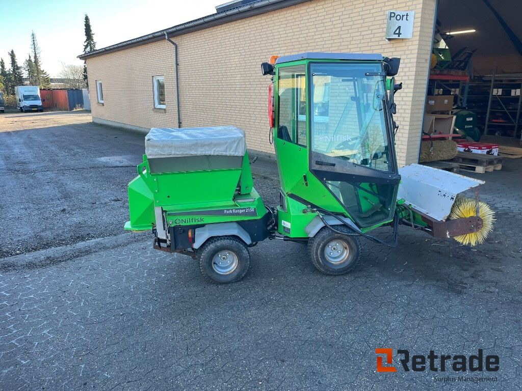 Plæne- og parkmaskiner EGHOLM 2150 Redskabsbærer - Municipal/ Special vehicle: picture 4 Plæne- og parkmaskiner EGHOLM 2150 Redskabsbærer - Municipal/ Special vehicle: picture 4