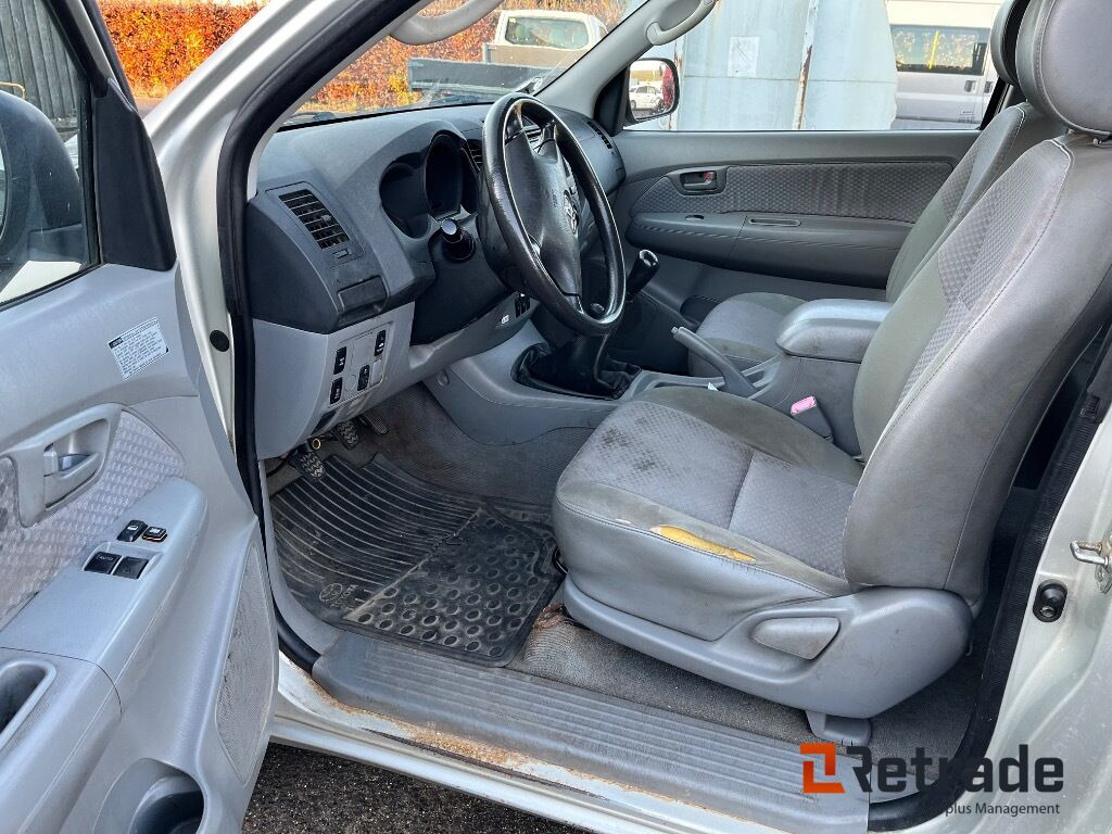 TOYOTA HILUX 2,5 D-4D EX.CAB 4 WD - Pickup truck: picture 5 TOYOTA HILUX 2,5 D-4D EX.CAB 4 WD - Pickup truck: picture 5
